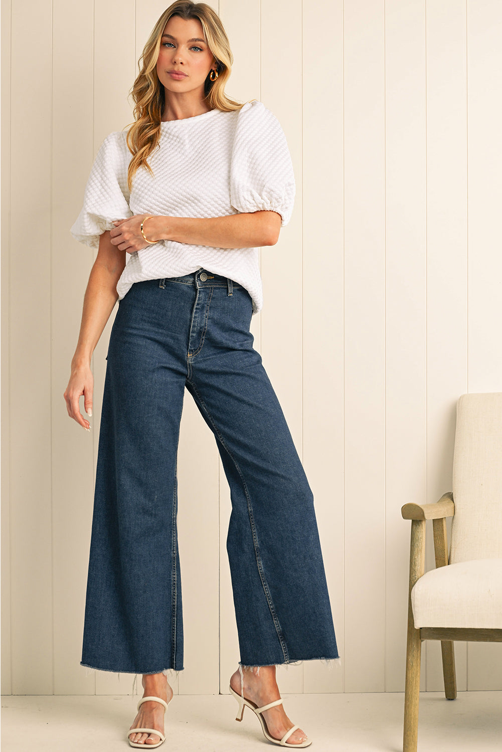 Phalaenopsis Solid Textured O Neck Puff Sleeve Blouse