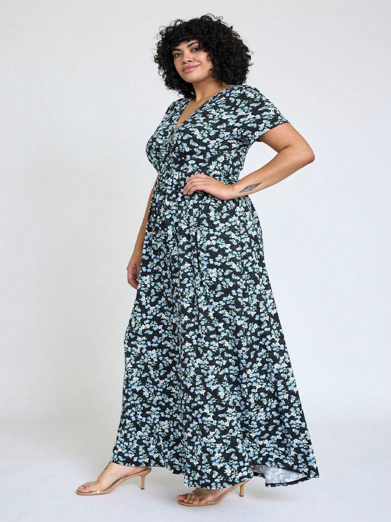 Elegant Floral Maxi Dress With Plunging Neckline Short Sleeve Surplice Sash Versatile Summer Dress For Women